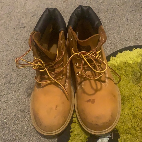 Size 1 Timberland boots for kids - Picture 1 of 2